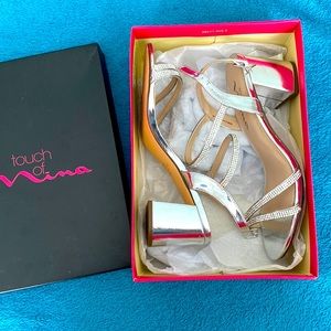 Touch of Nina silver womens size 6 heel (NAYSHA1)